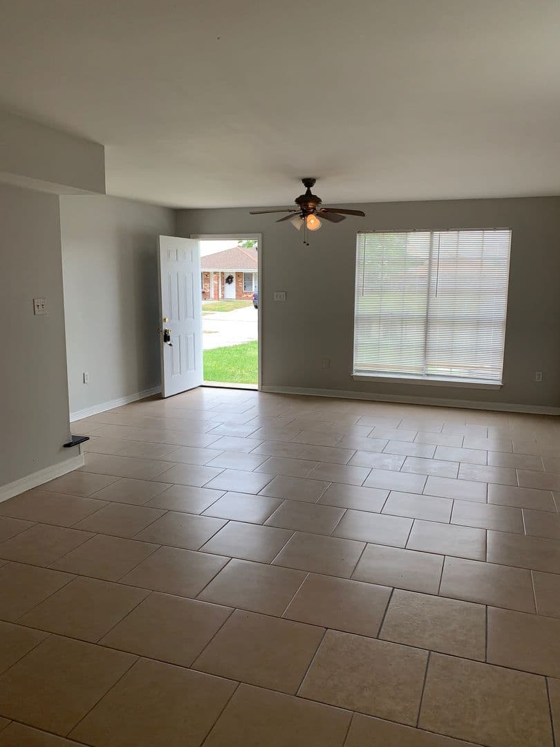 Chalmette Apartment: 8532-34 Deerfield Dr.