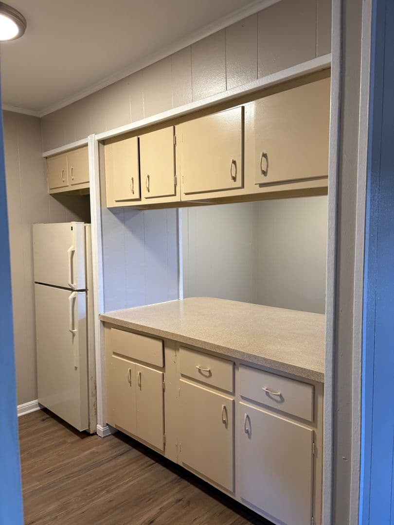River Ridge Apartment: 10542 Jefferson Hwy.