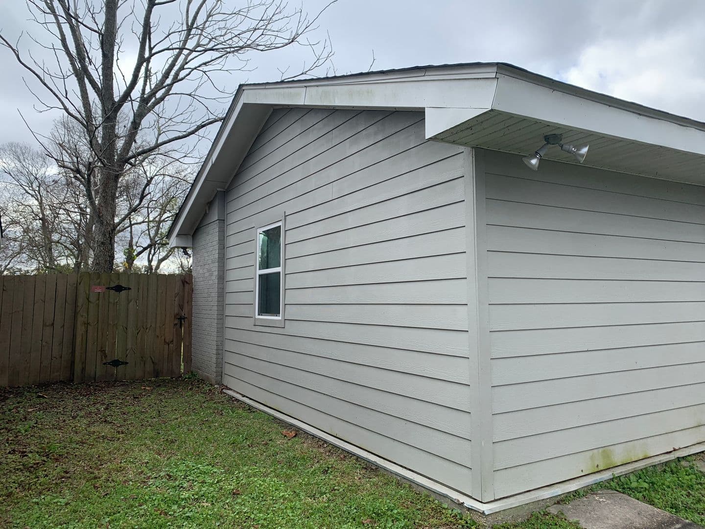Violet House: 2409 Riverbend Dr.
