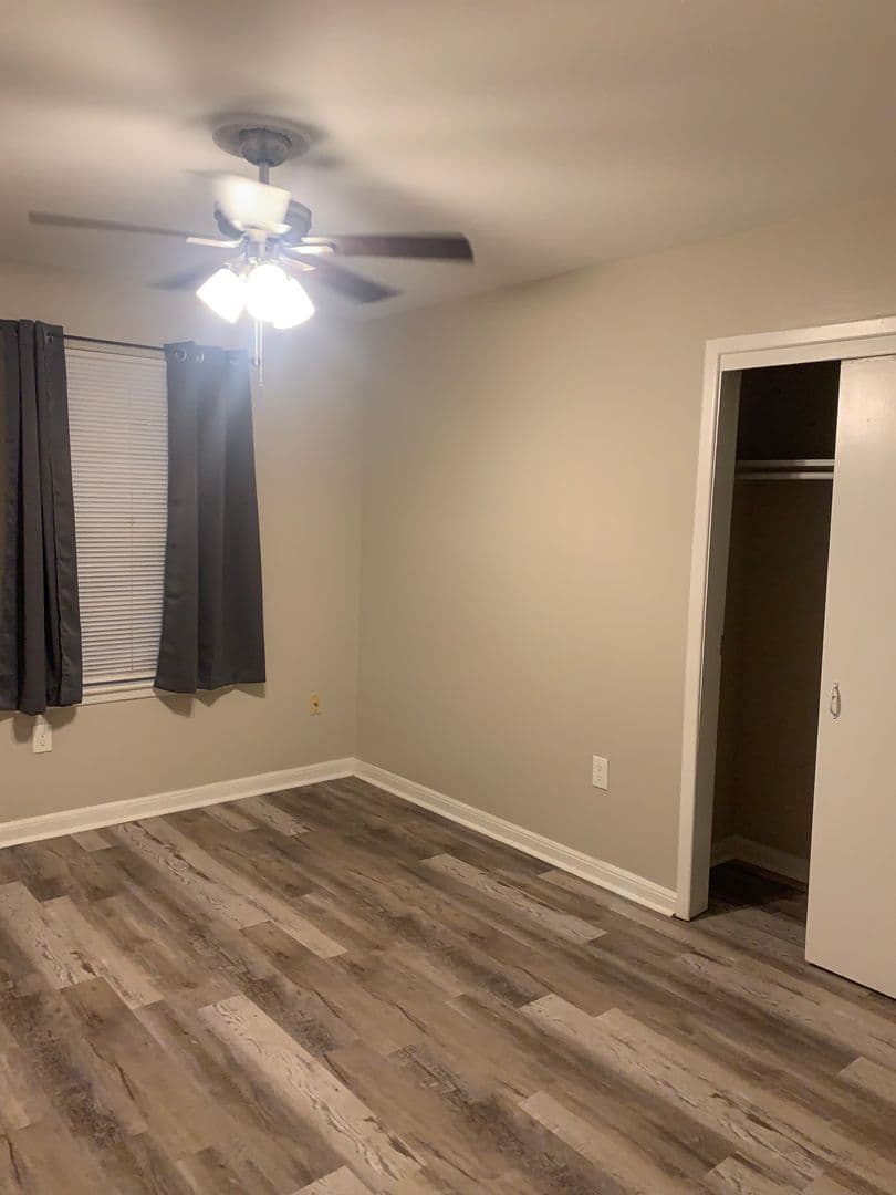 River Ridge Apartment: 10542 Jefferson Hwy.