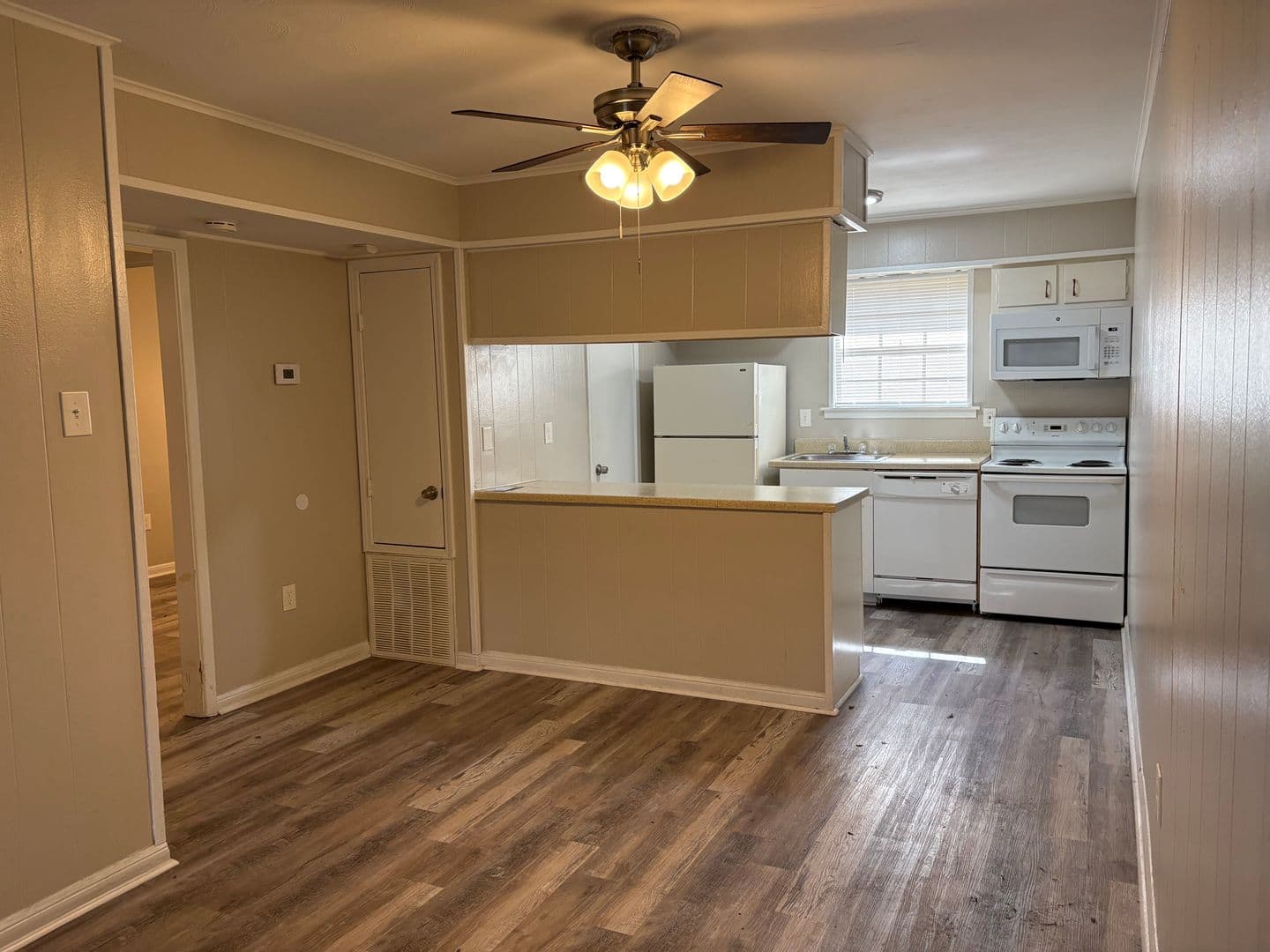 River Ridge Apartment: 10542 Jefferson Hwy.