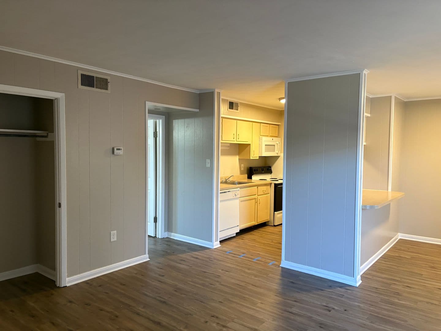 River Ridge Apartment: 10542 Jefferson Hwy.