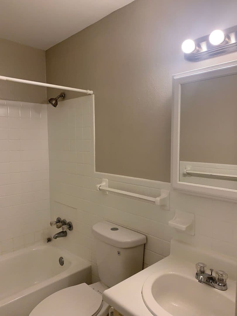 River Ridge Apartment: 10542 Jefferson Hwy.