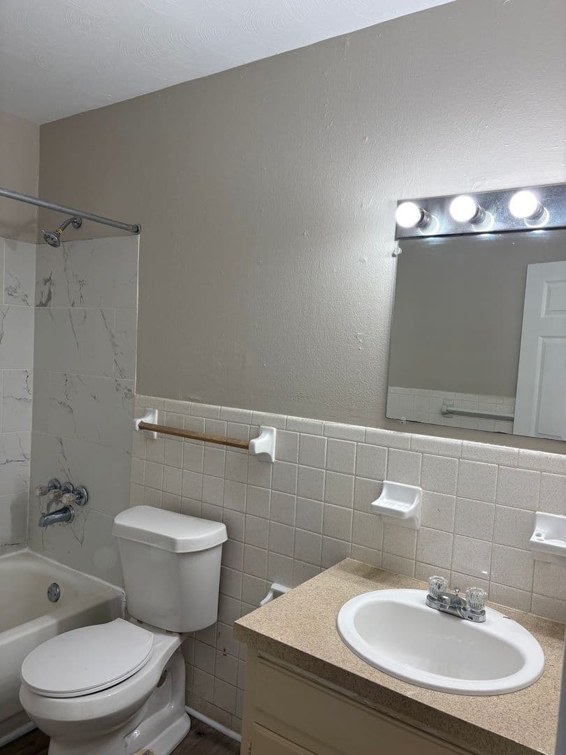 River Ridge Apartment: 10542 Jefferson Hwy.