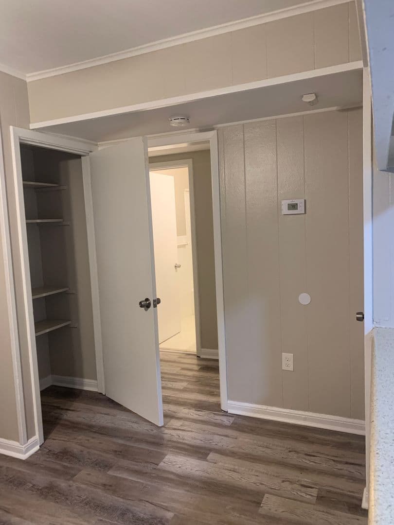 River Ridge Apartment: 10542 Jefferson Hwy.