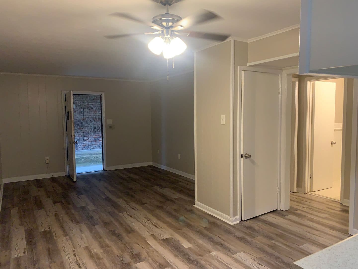 River Ridge Apartment: 10542 Jefferson Hwy.