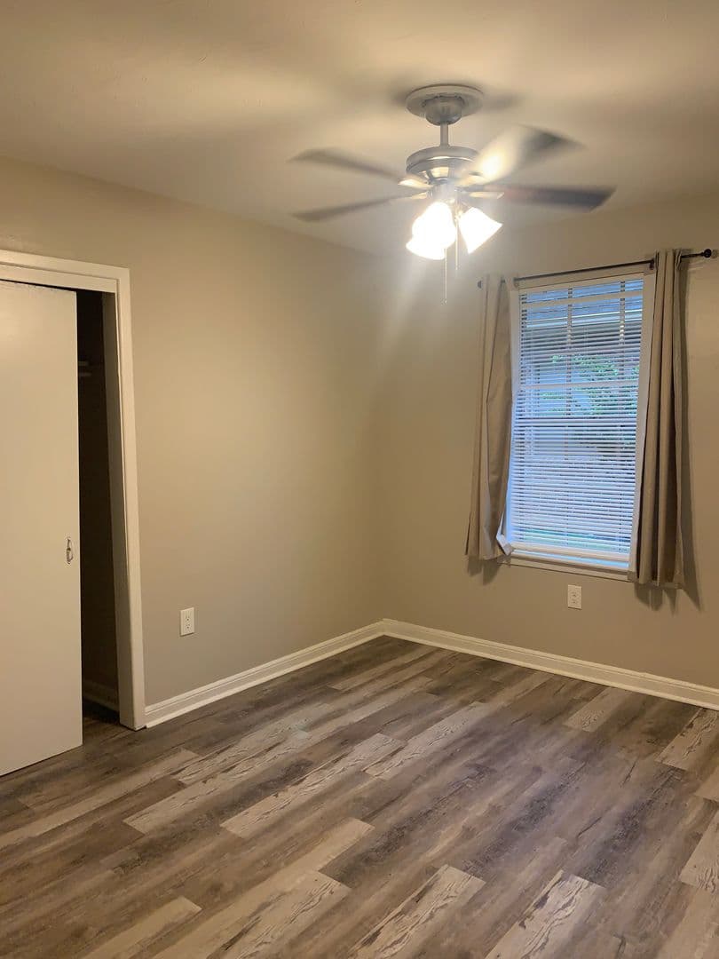 River Ridge Apartment: 10542 Jefferson Hwy.