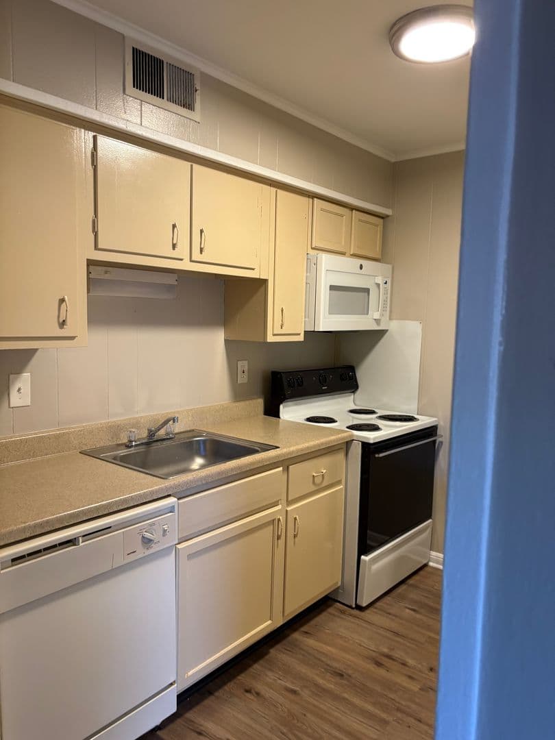 River Ridge Apartment: 10542 Jefferson Hwy.