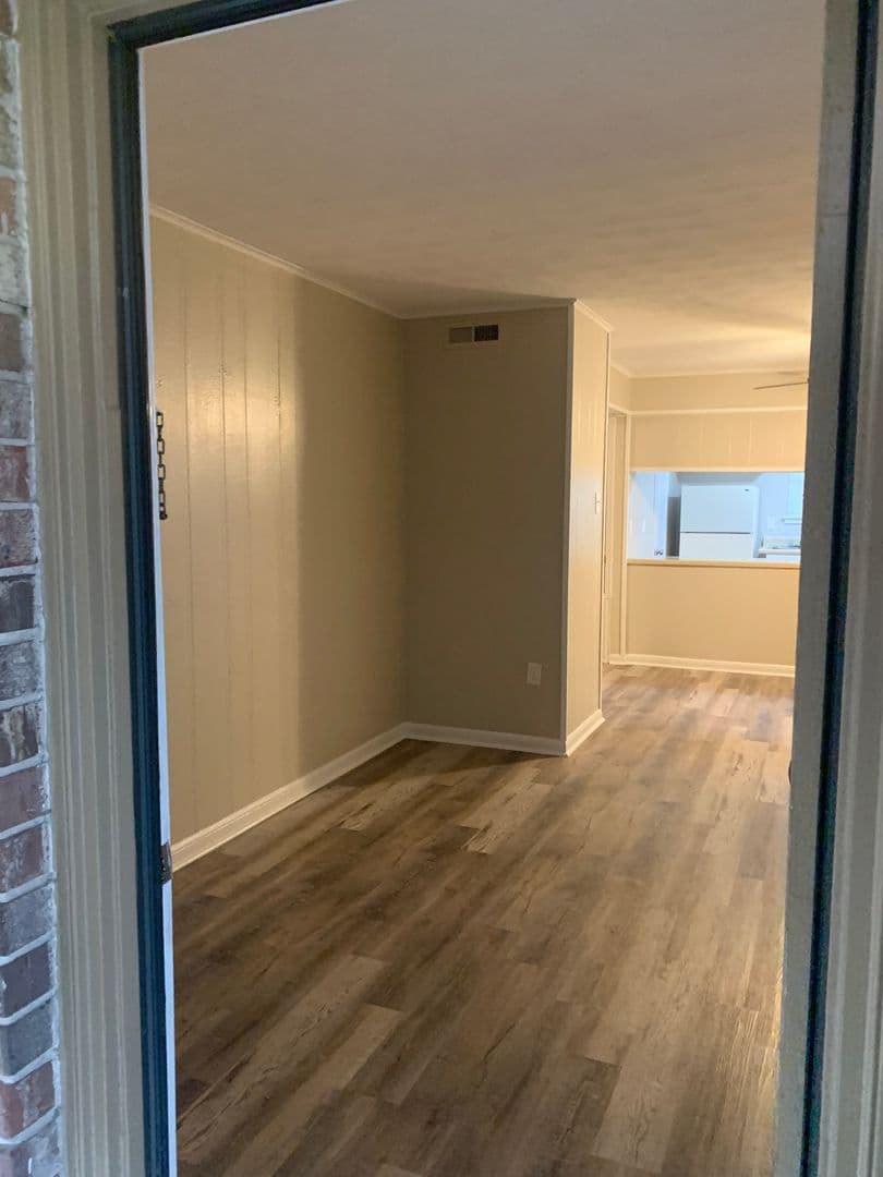 River Ridge Apartment: 10542 Jefferson Hwy.