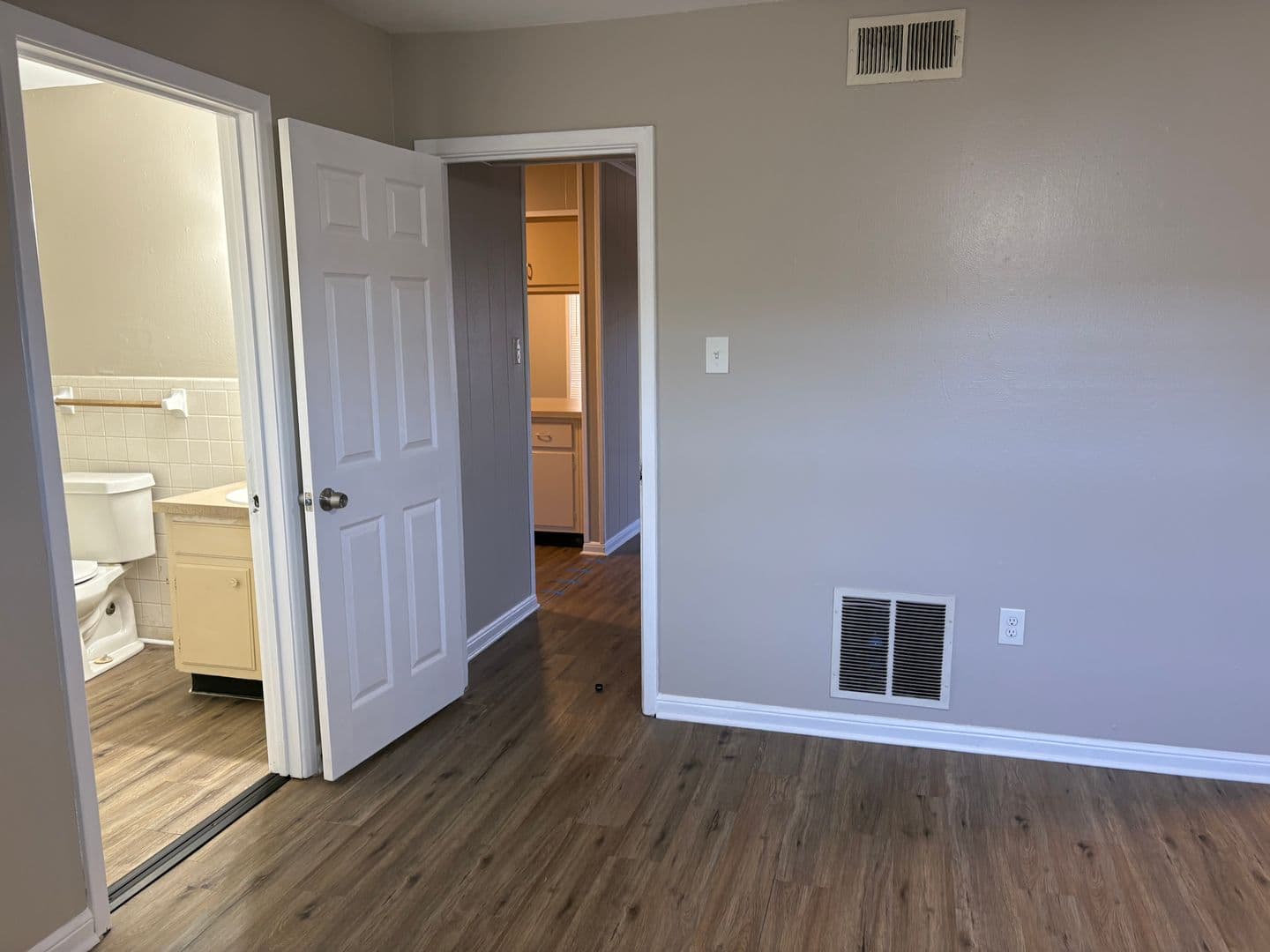 River Ridge Apartment: 10542 Jefferson Hwy.