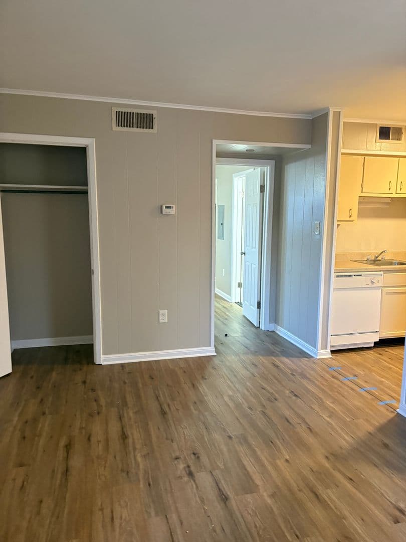 River Ridge Apartment: 10542 Jefferson Hwy.