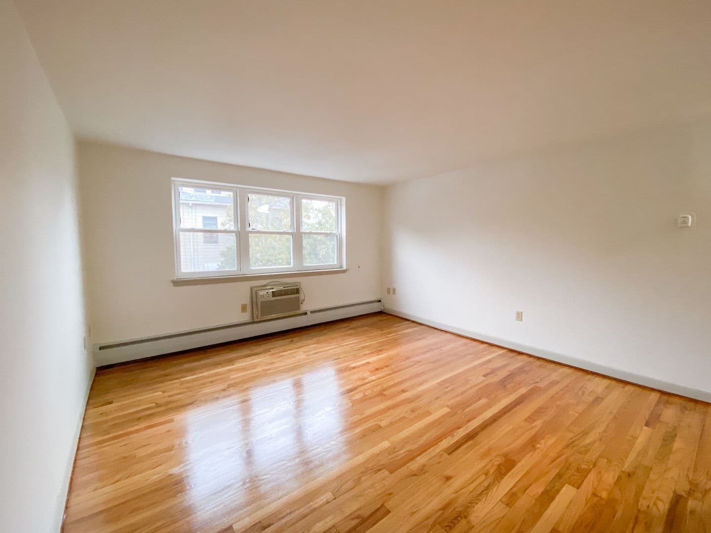 Hartford Apartment: 180 Bond St
