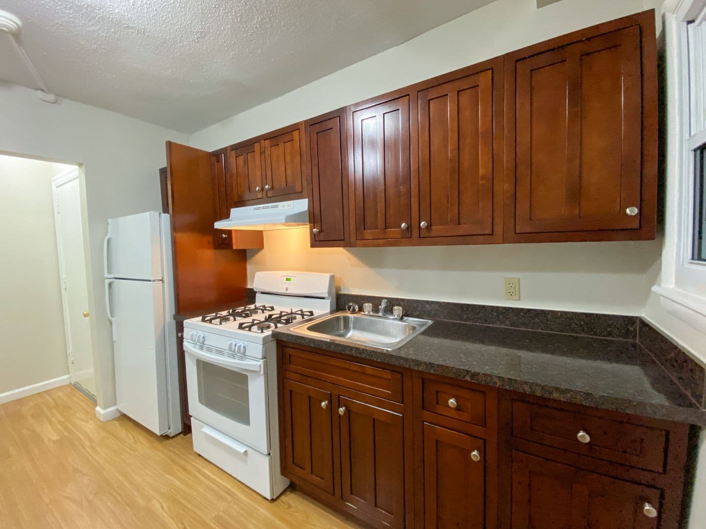Hartford Apartment: 37-39 Dorothy St