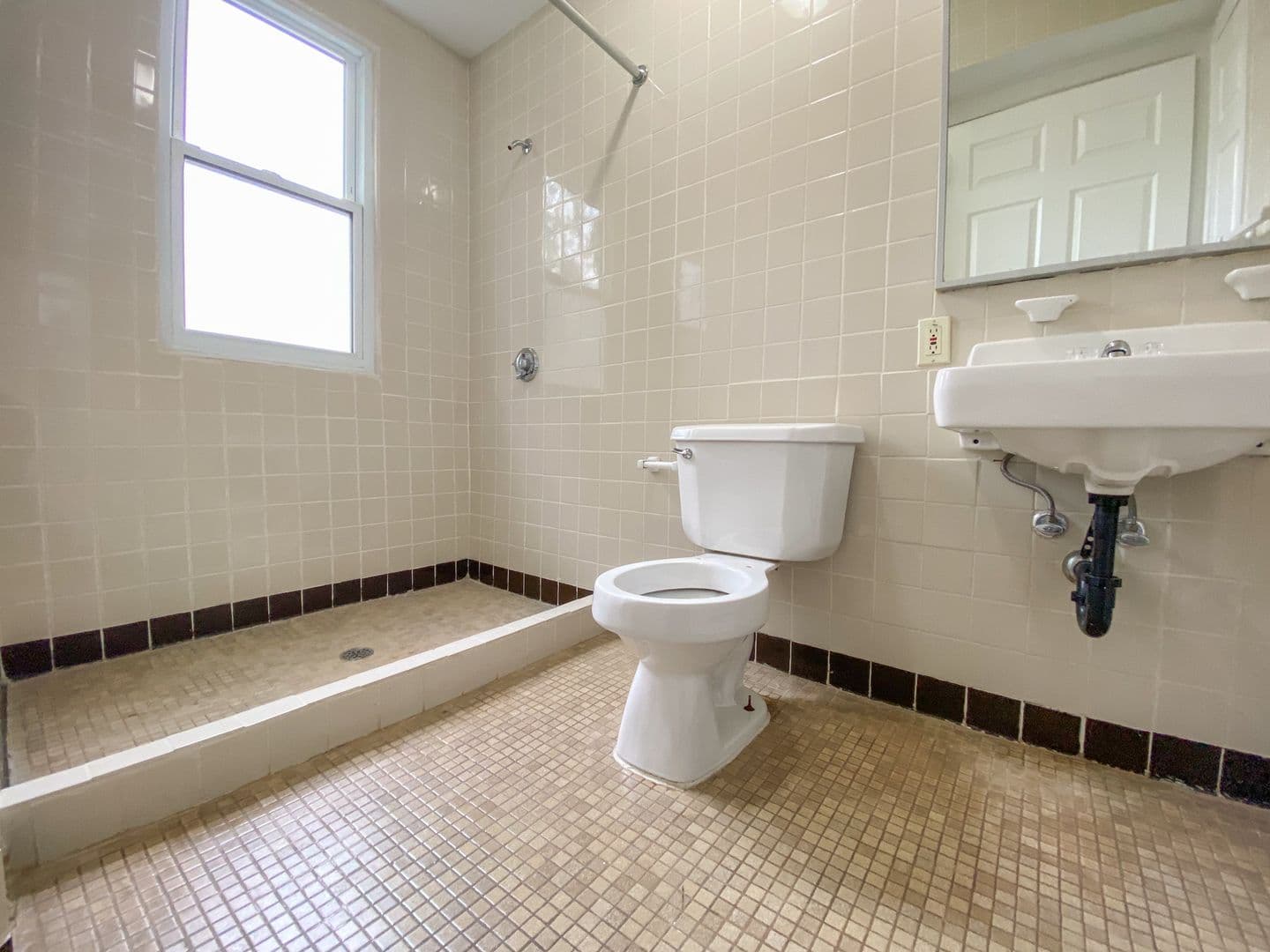Hartford Apartment: 37-39 Dorothy St