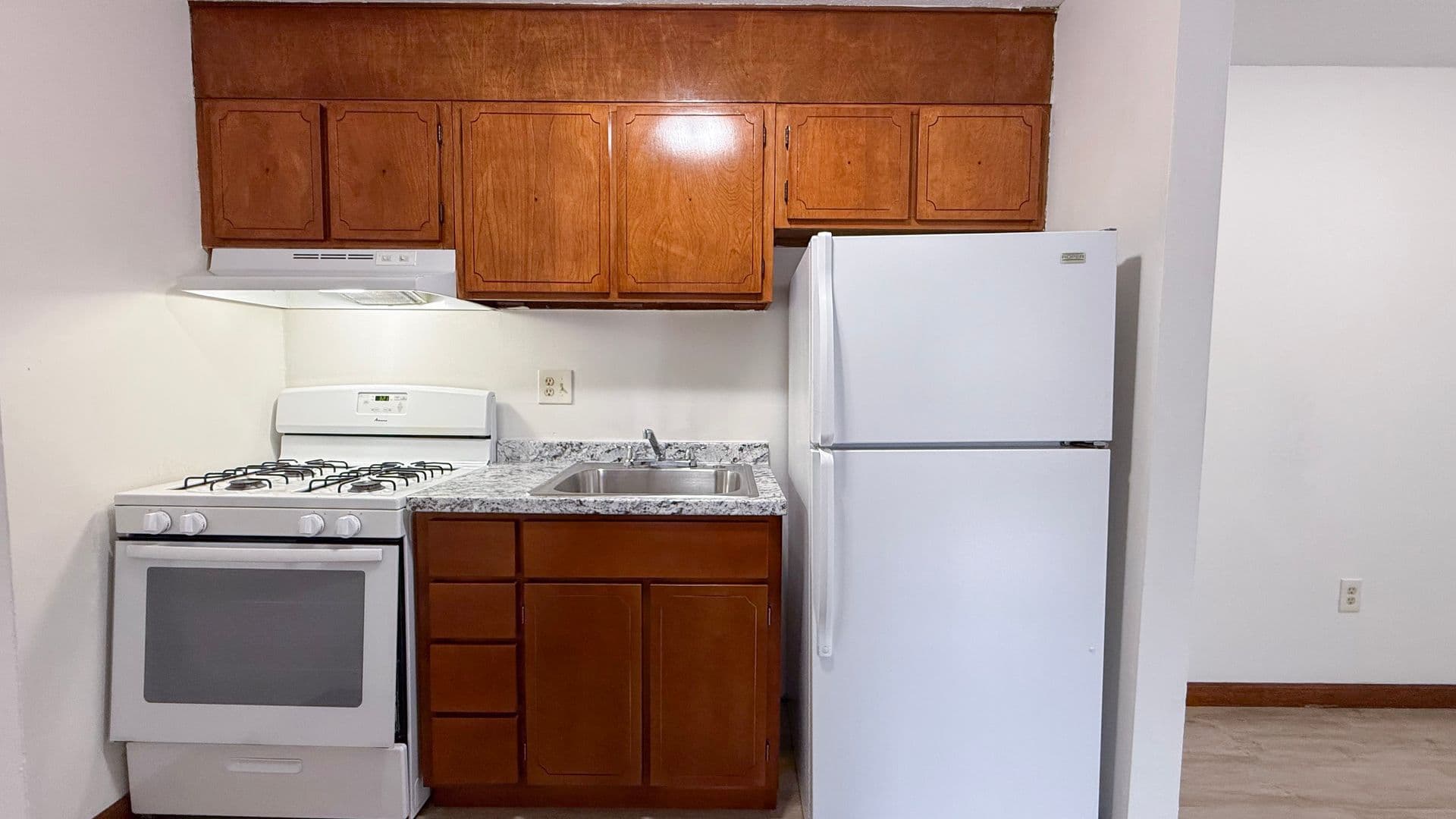 Hartford Apartment: 50 Allen Pl
