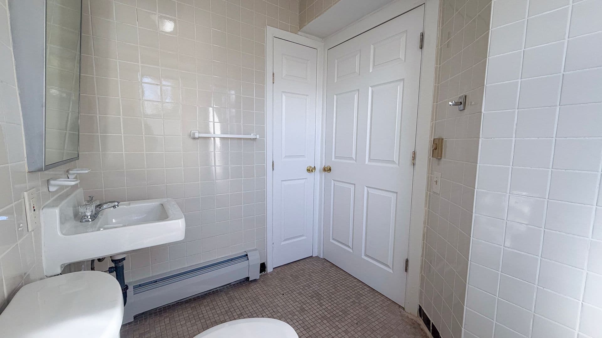 Hartford Apartment: 37-39 Dorothy St