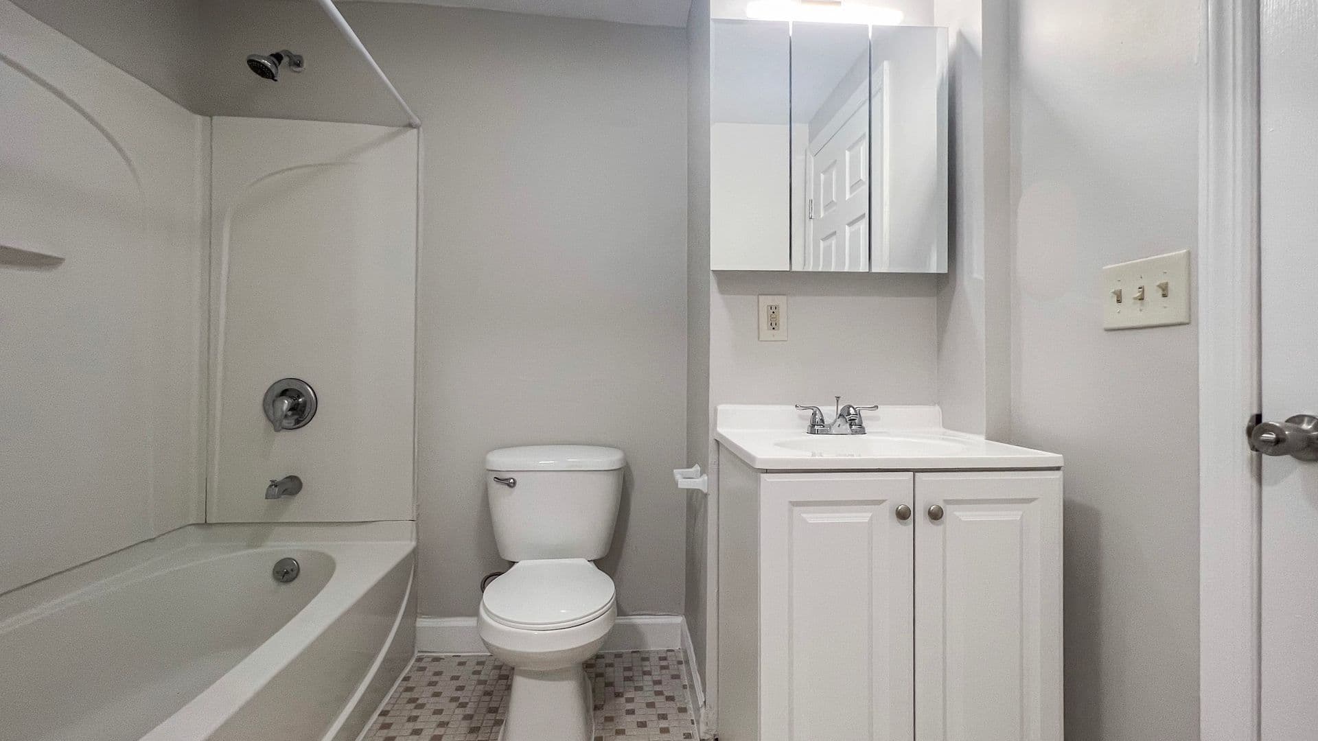 Hartford Apartment: 295 Franklin Ave