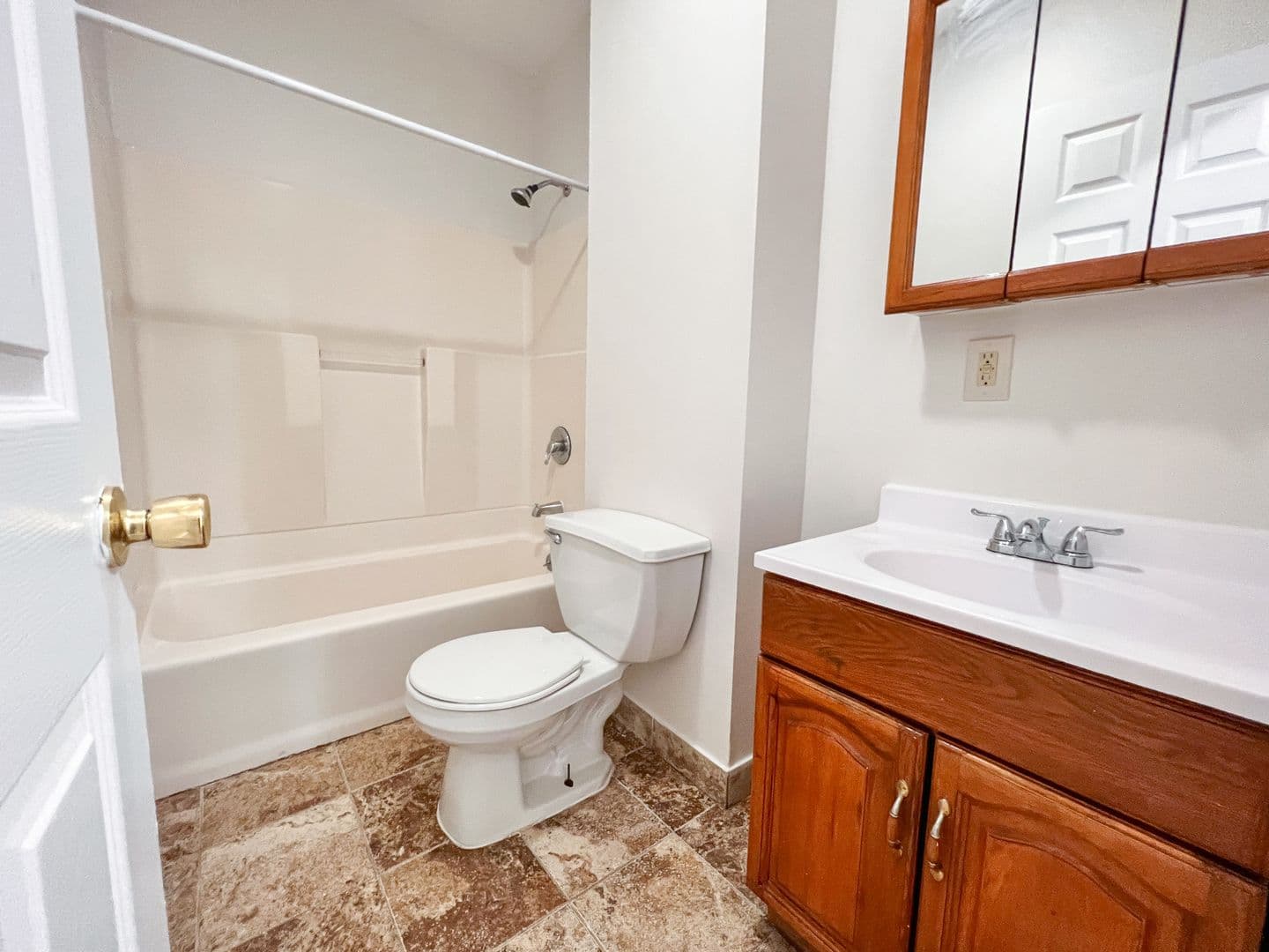 Hartford Apartment: 50 Elliott St