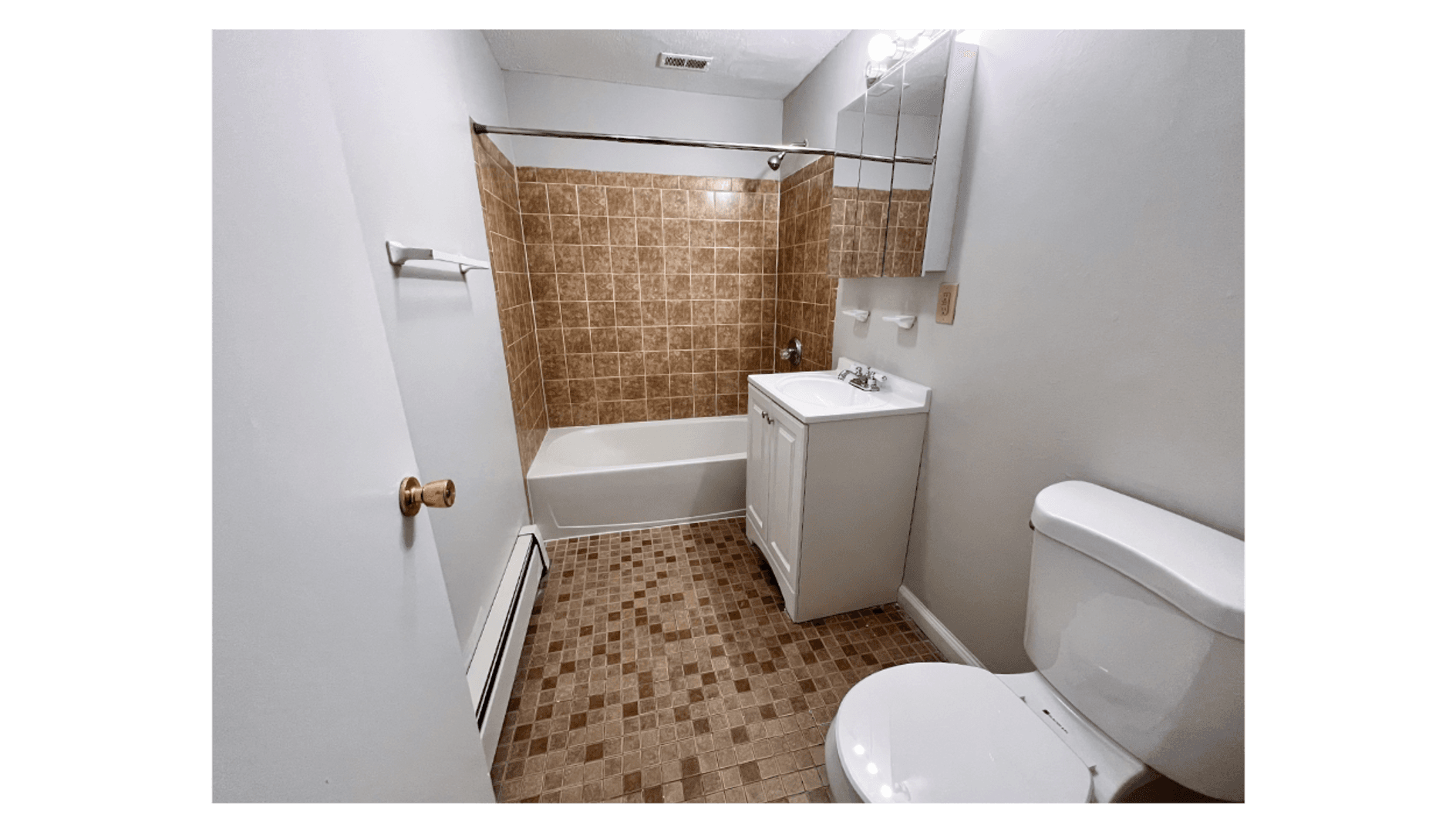 Hartford Apartment: 116 Brook St