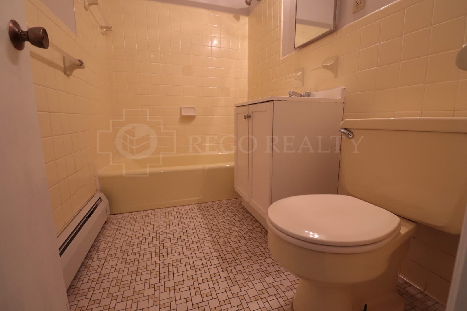 Hartford Apartment: 70 Russ Street