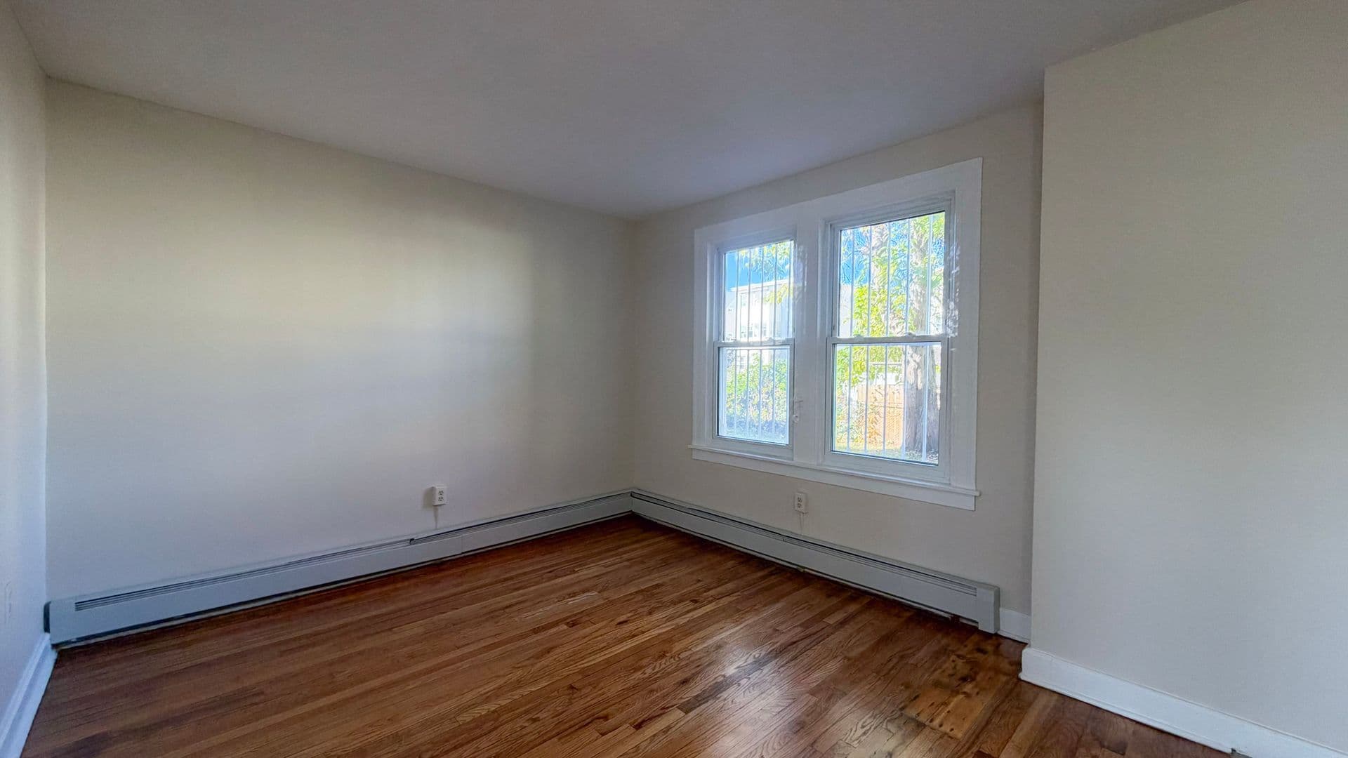 Hartford Apartment: 37-39 Dorothy St