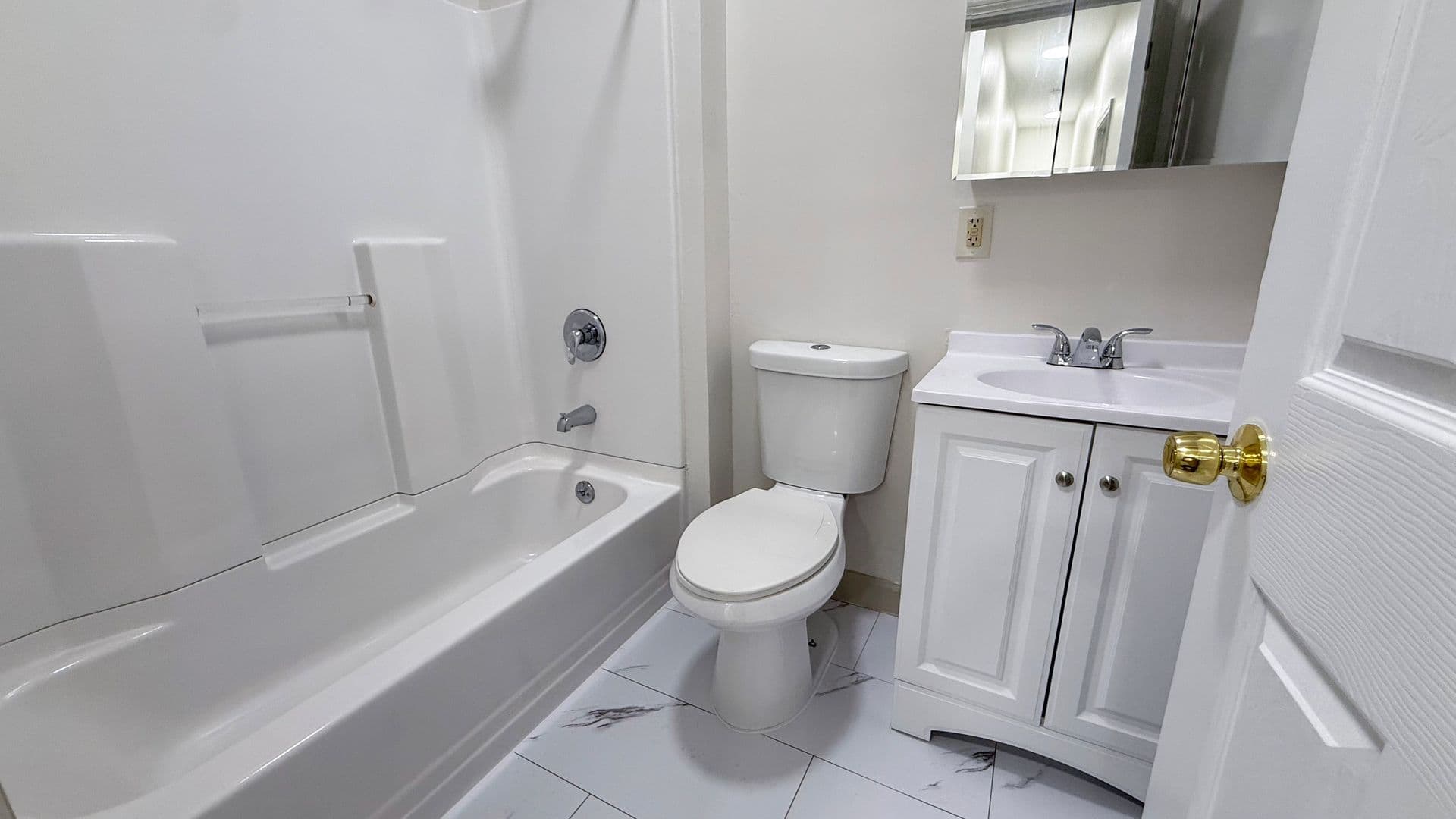 Hartford Apartment: 686-688 Broad St