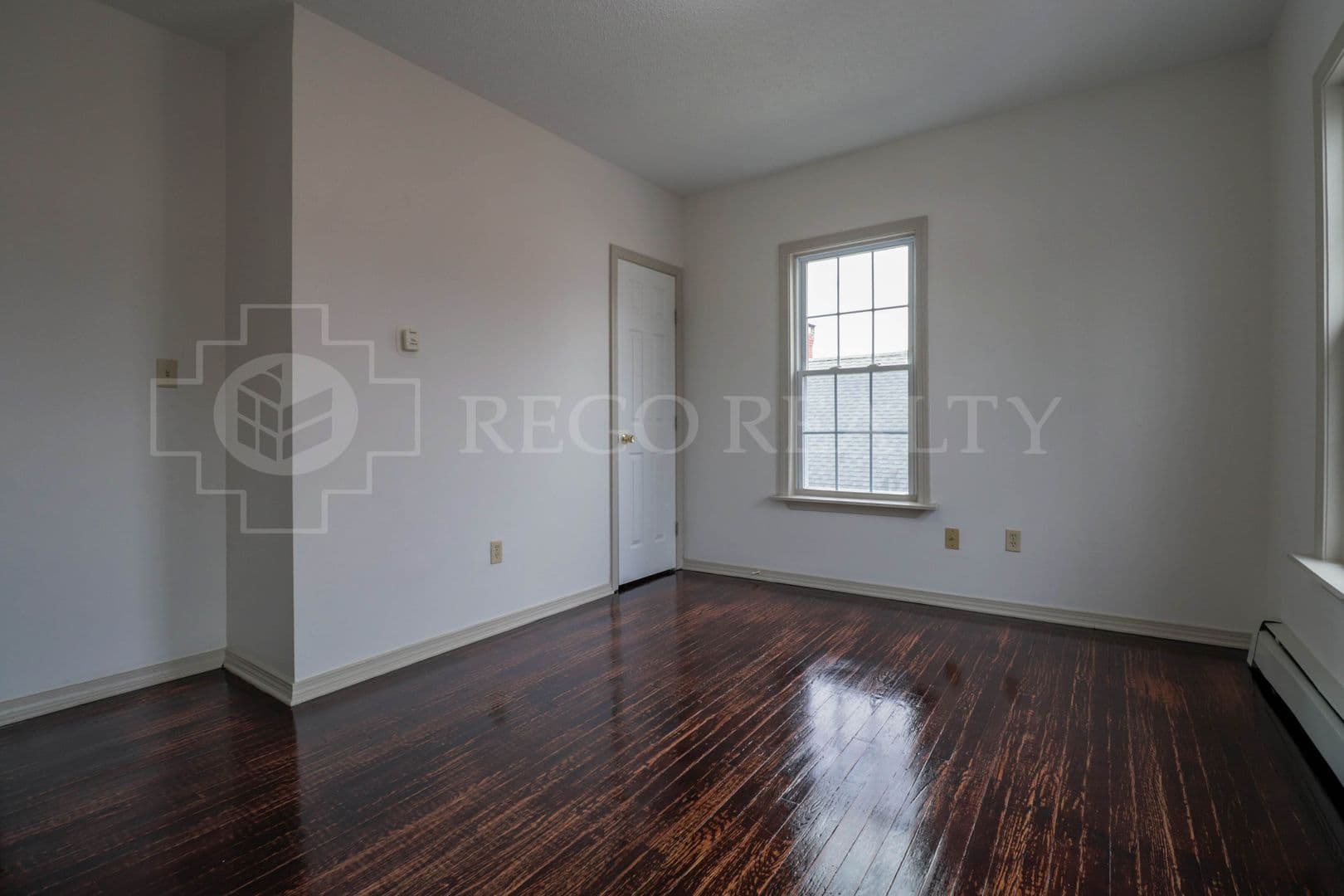 Hartford Apartment: 49 Elliott St