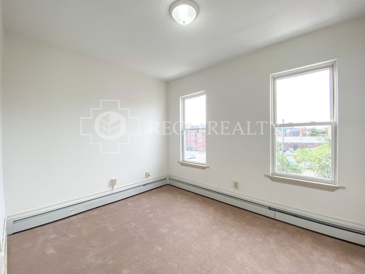 Hartford Apartment: 277 Buckingham St