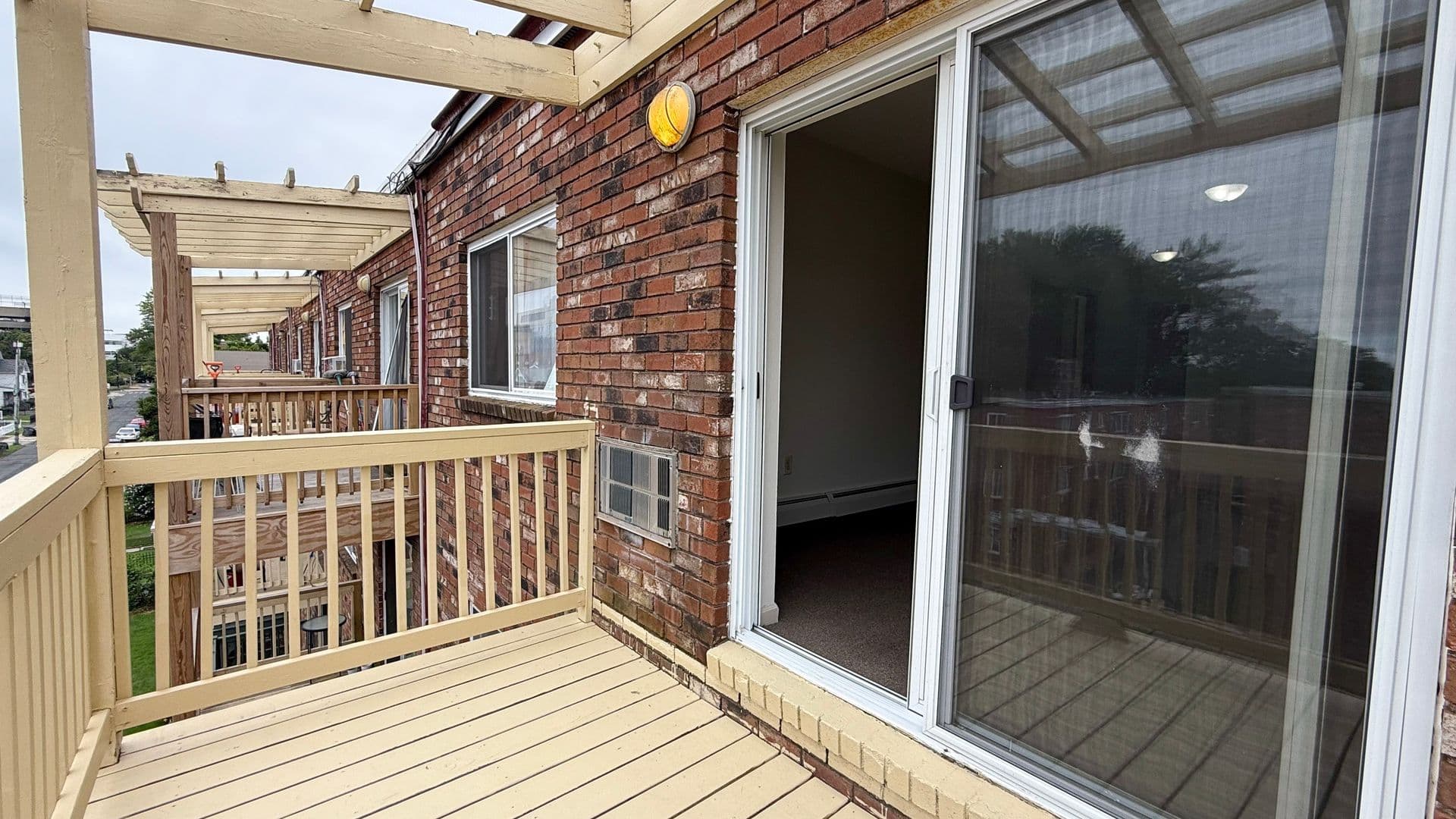 Hartford Apartment: 45 Allen Pl