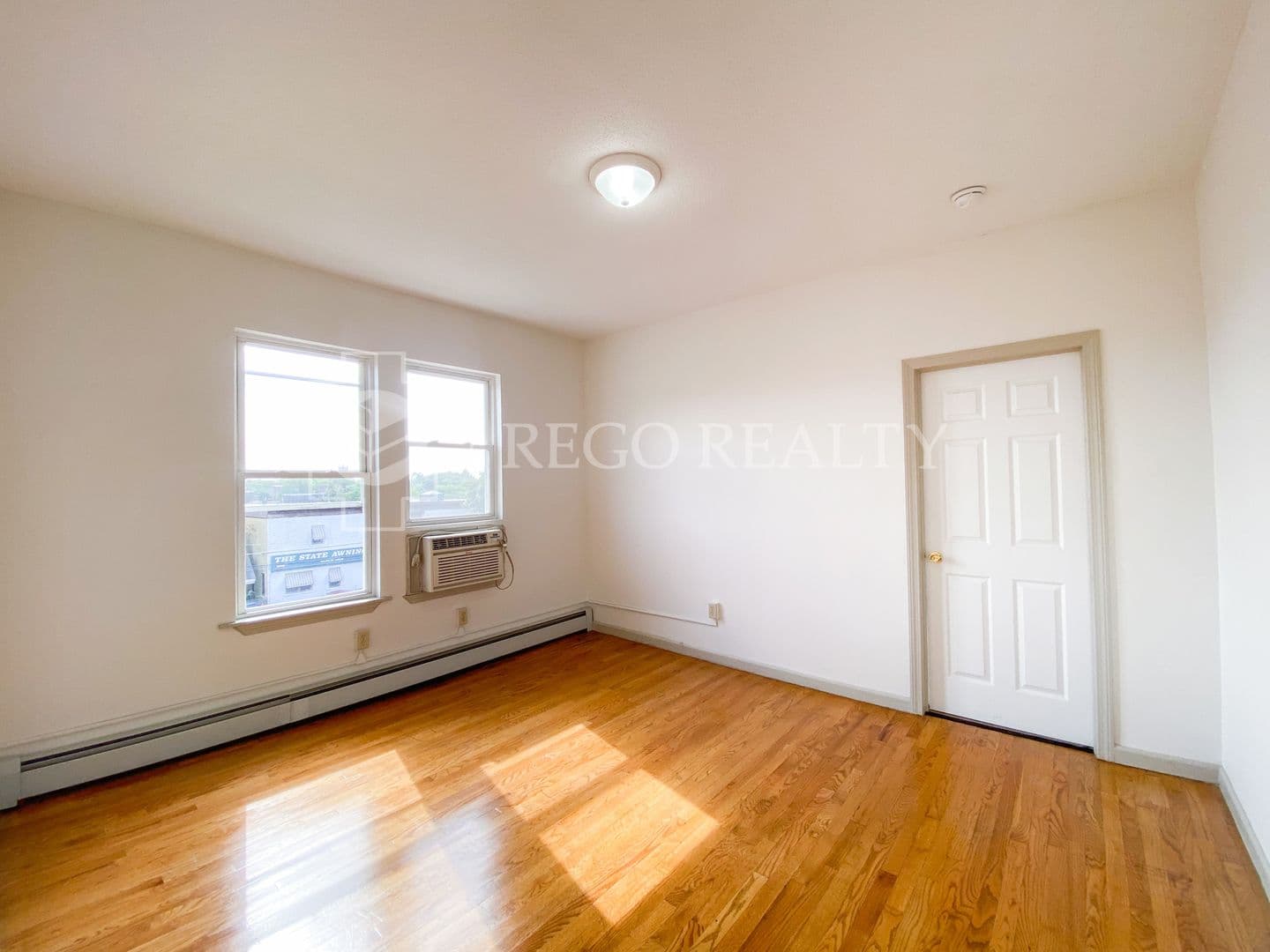 Hartford Apartment: 277 Buckingham St