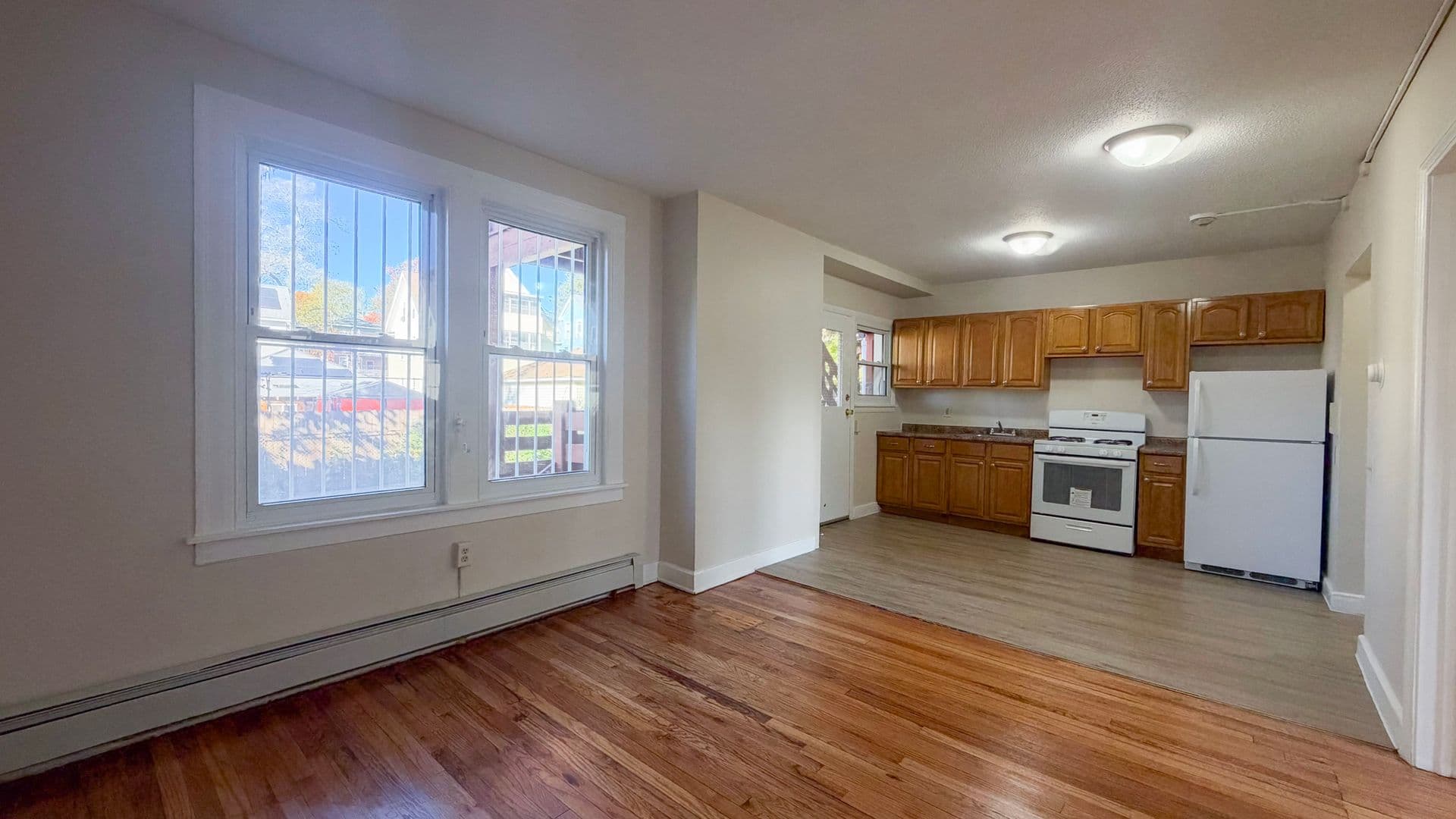 Hartford Apartment: 37-39 Dorothy St