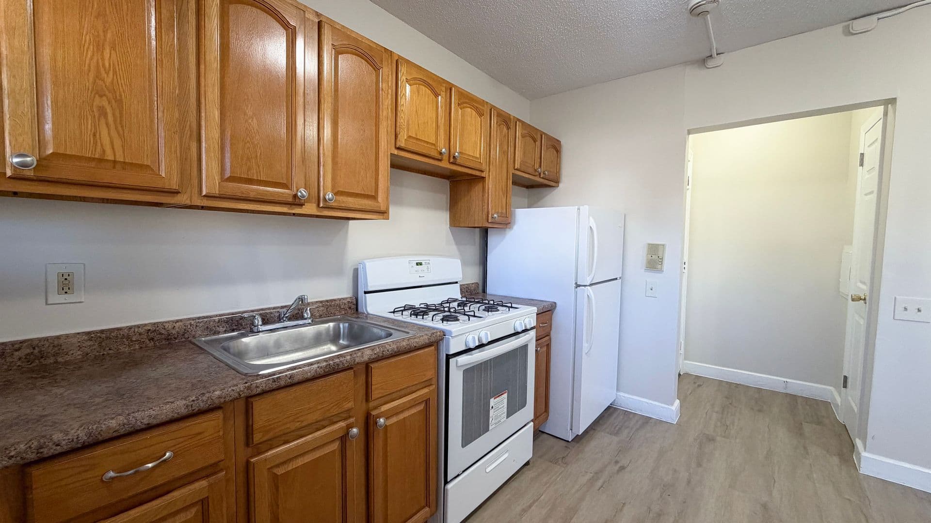 Hartford Apartment: 37-39 Dorothy St