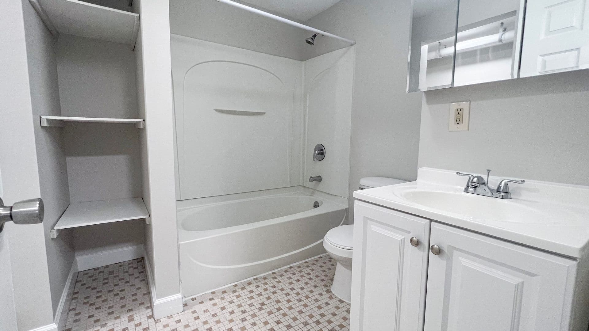 Hartford Apartment: 295 Franklin Ave