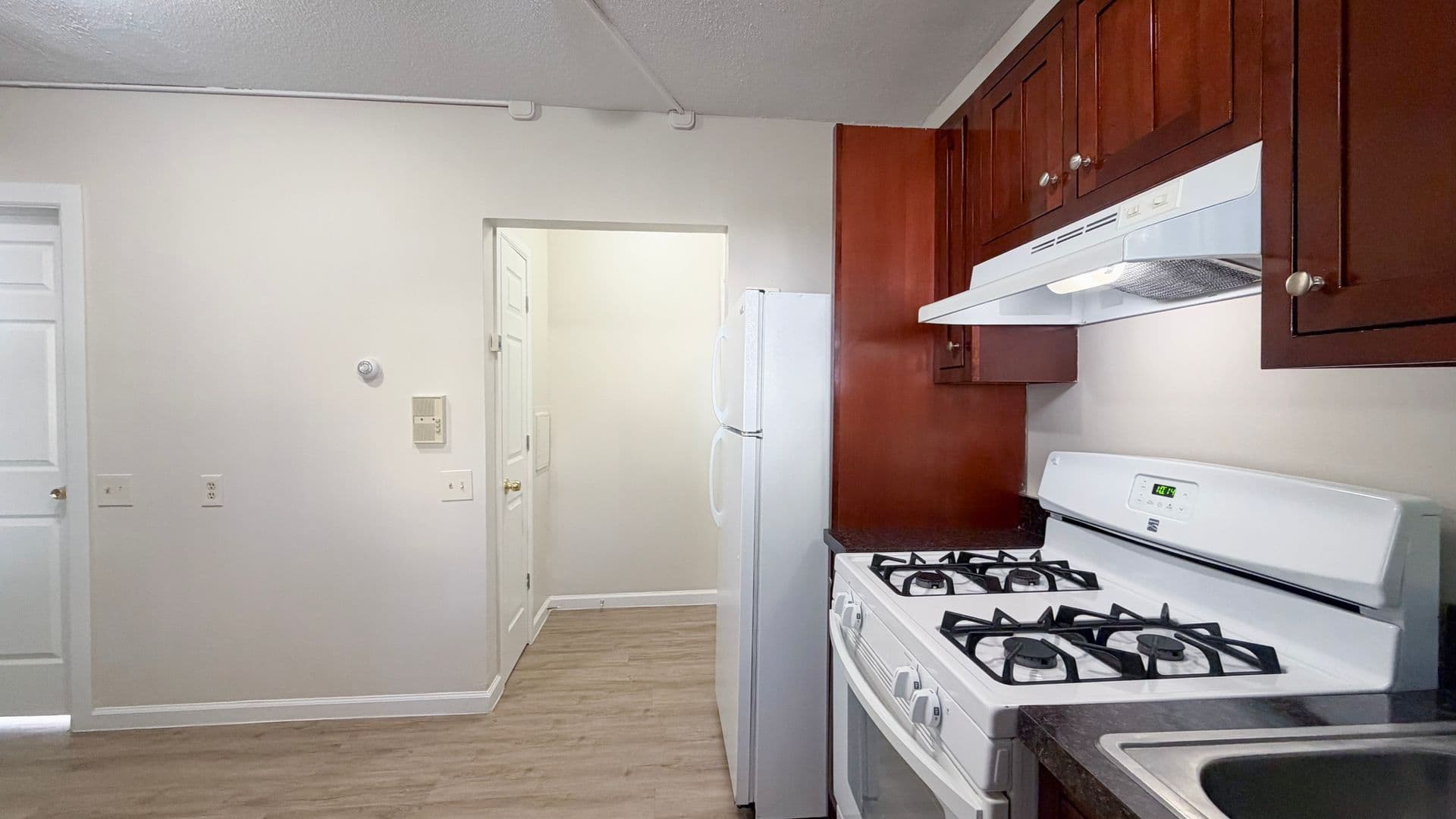 Hartford Apartment: 37-39 Dorothy St