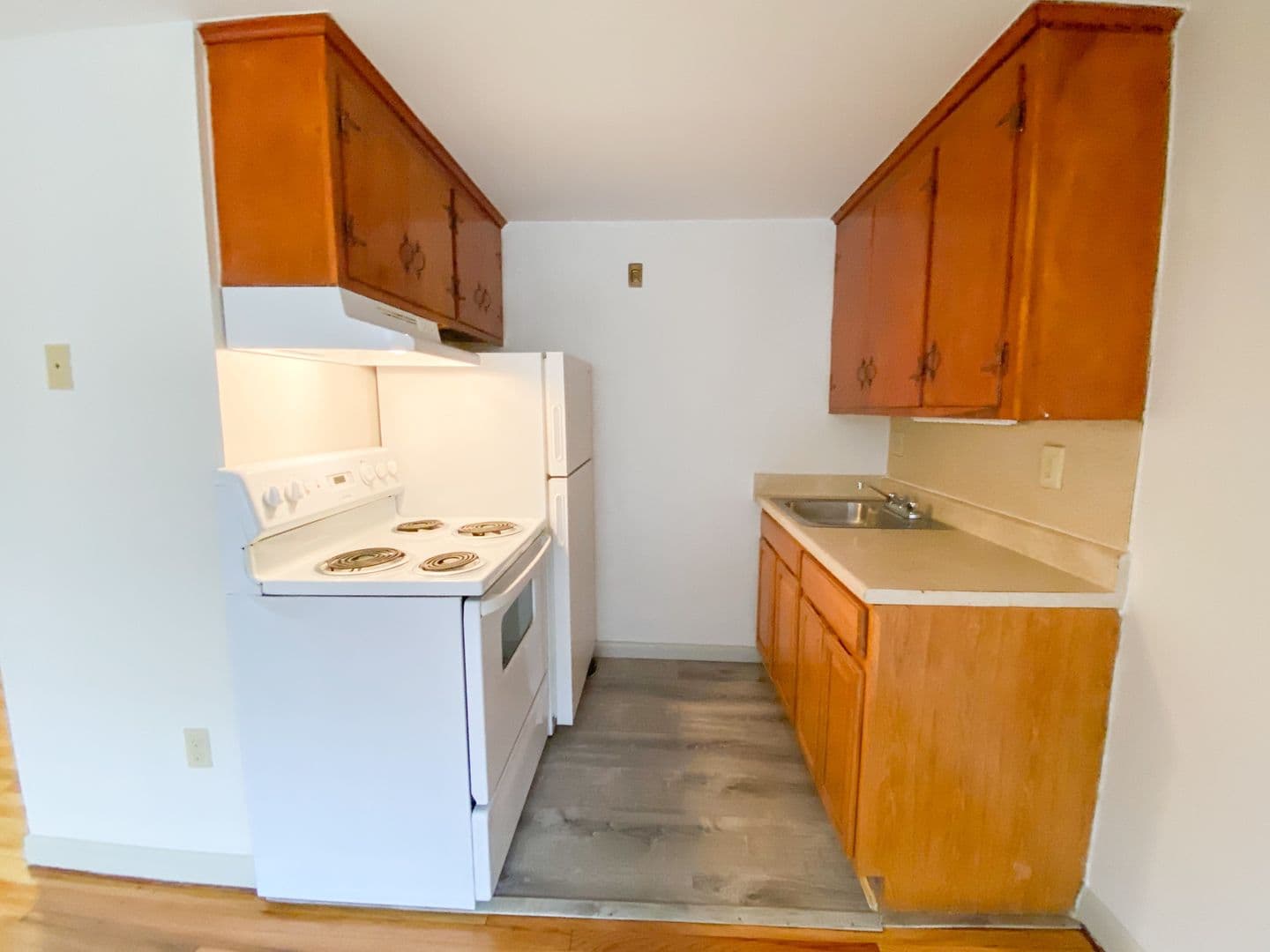 Hartford Apartment: 180 Bond St