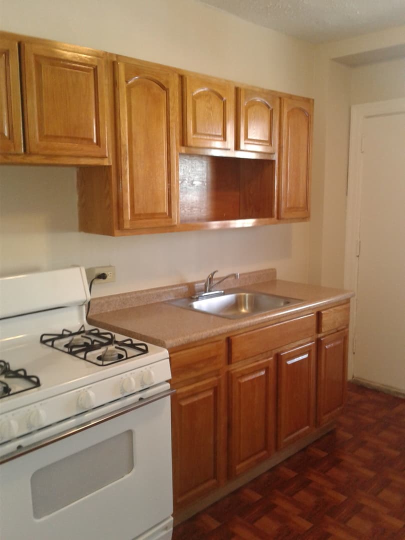 Hartford Apartment: 31-33 Dorothy St
