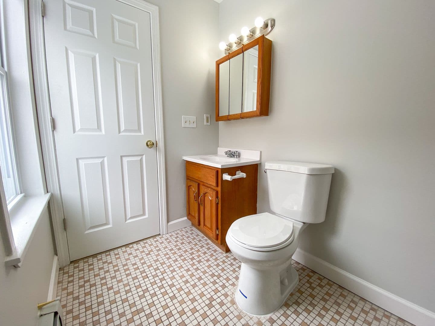 Hartford House: 158 Ward St