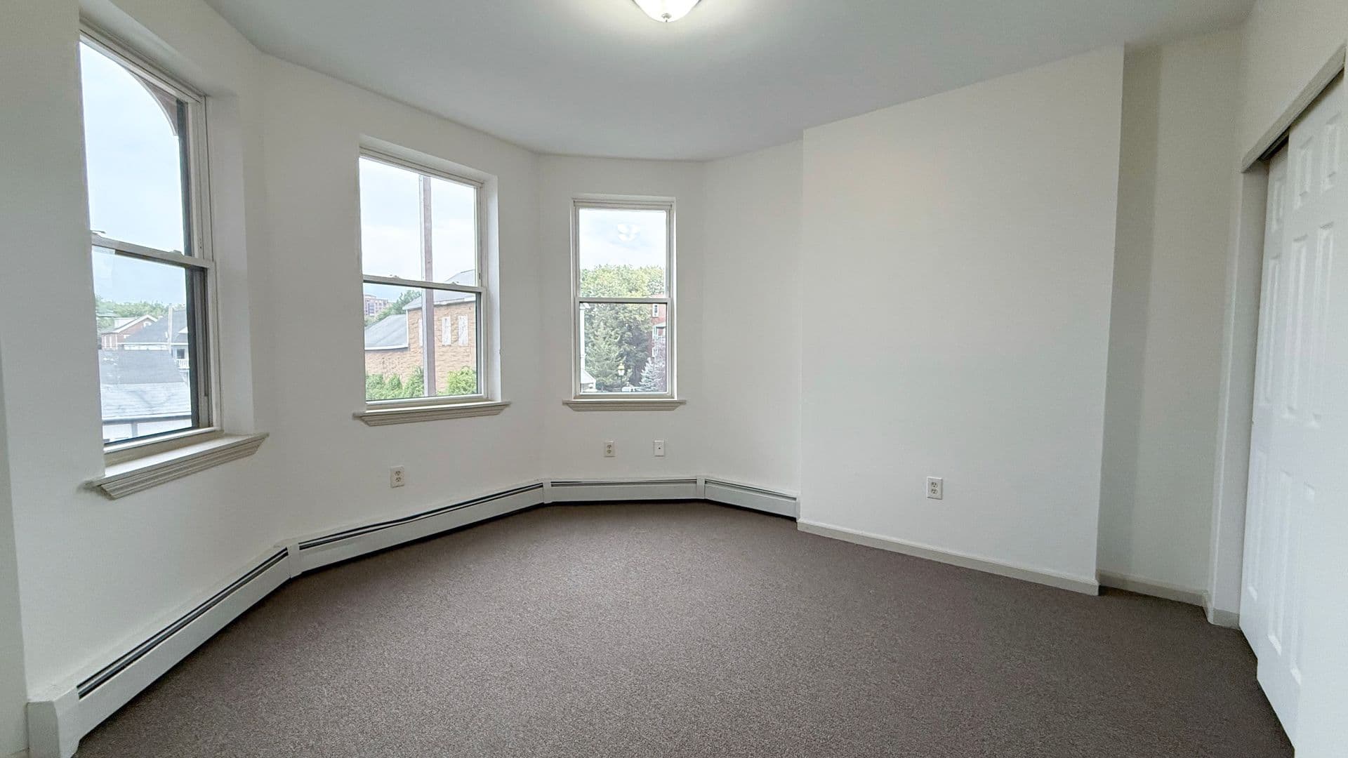 Hartford Apartment: 698-700 Broad St