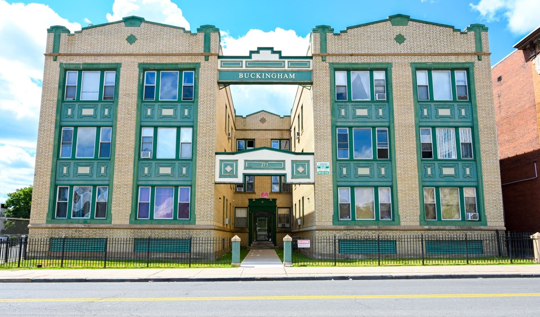 Hartford Apartment: 277 Buckingham St