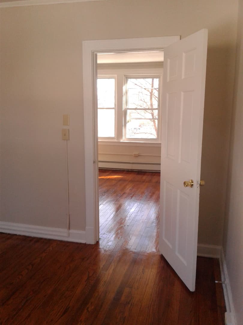 Hartford Apartment: 31-33 Dorothy St