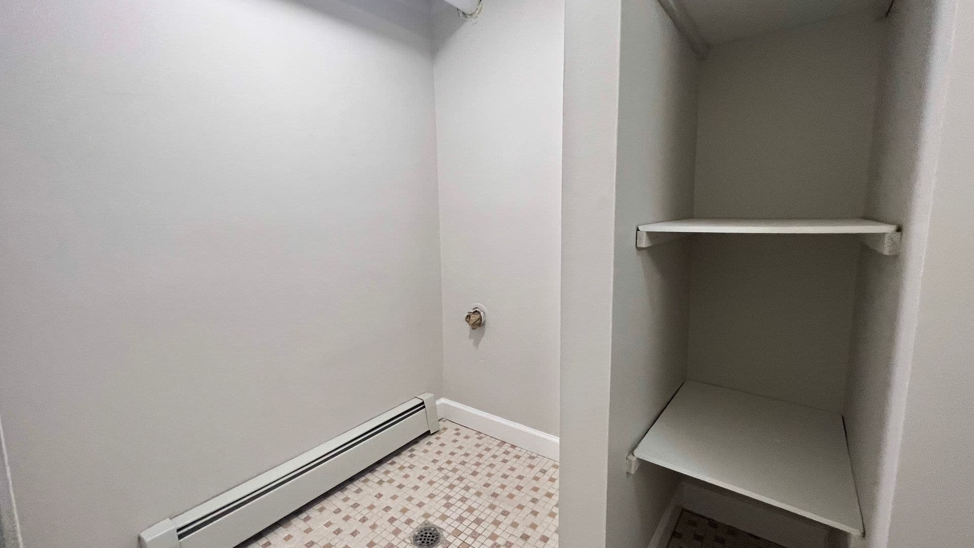 Hartford Apartment: 295 Franklin Ave