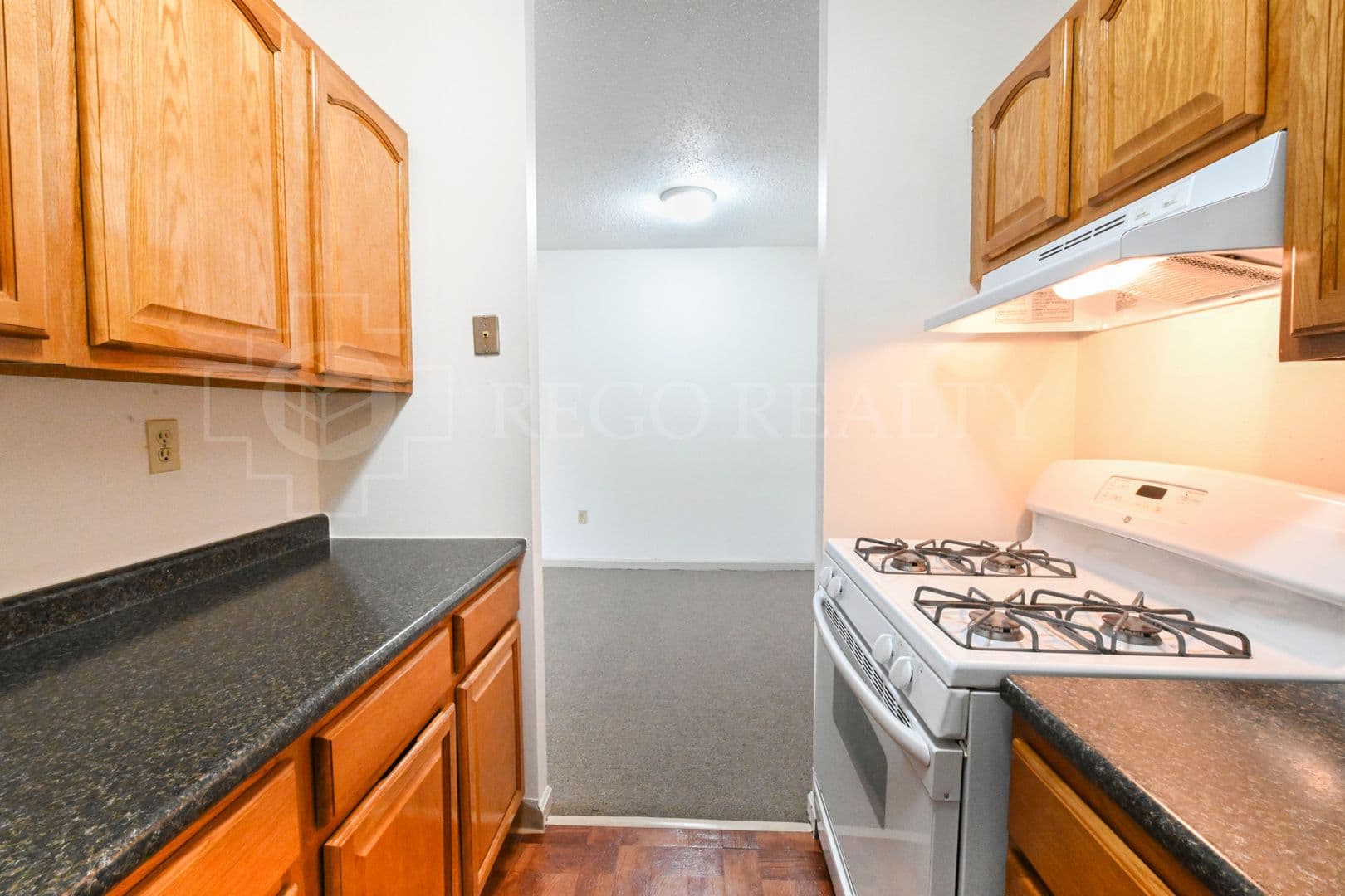Hartford Apartment: 45 Allen Pl
