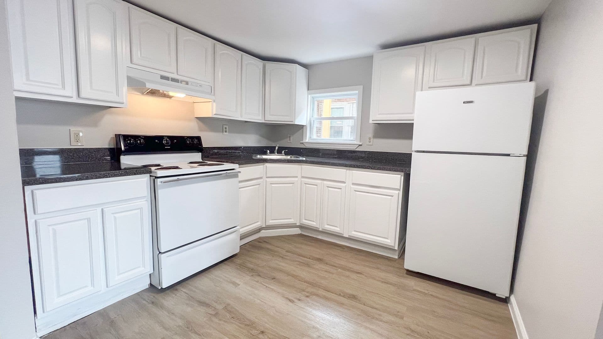 Hartford Apartment: 295 Franklin Ave