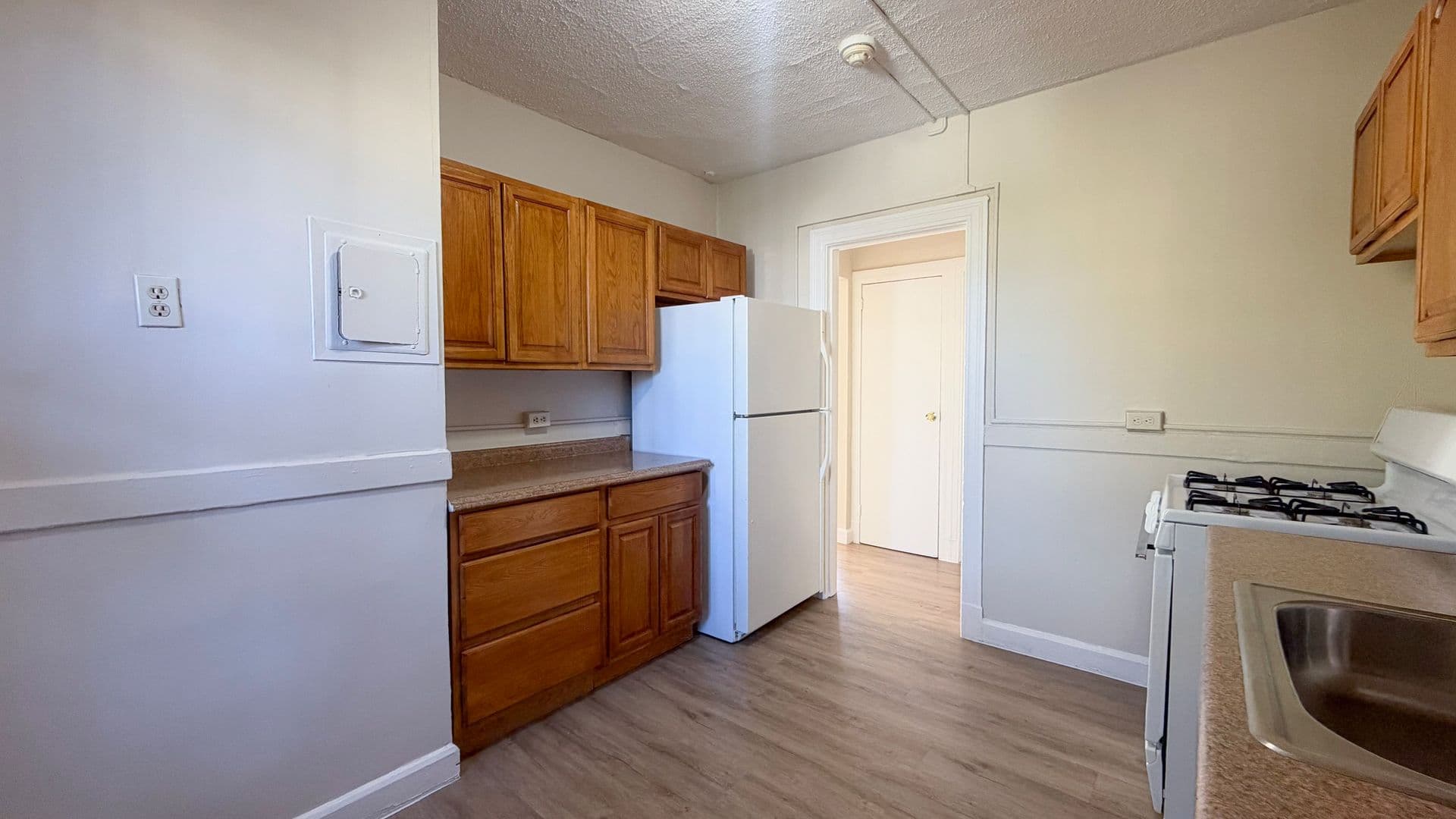 Hartford Apartment: 31-33 Dorothy St