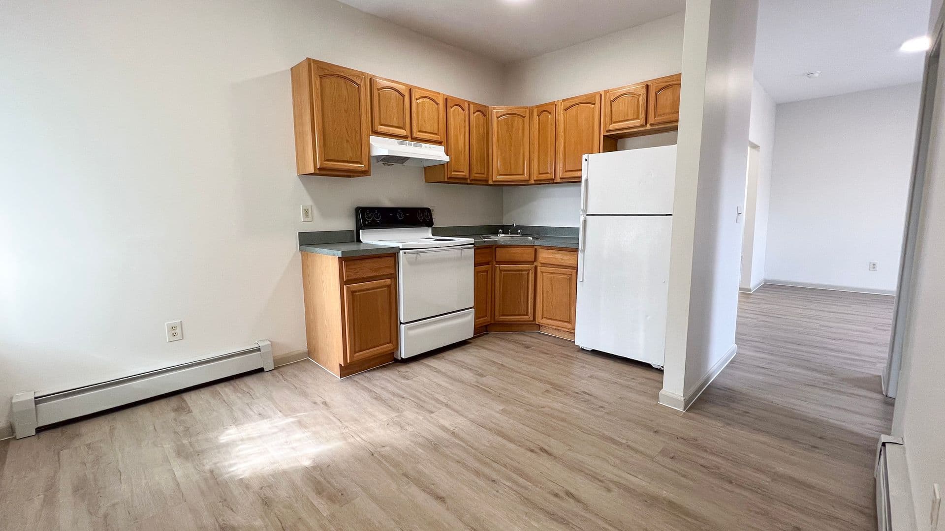 Hartford Apartment: 686-688 Broad St