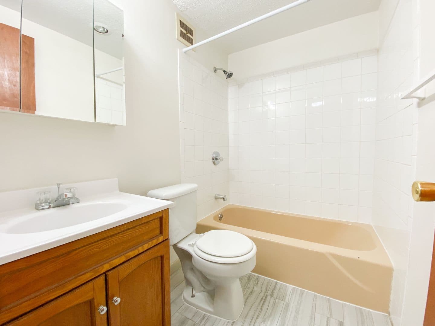Hartford Apartment: 180 Bond St
