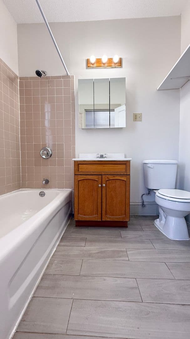 Hartford Apartment: 60-62 School St