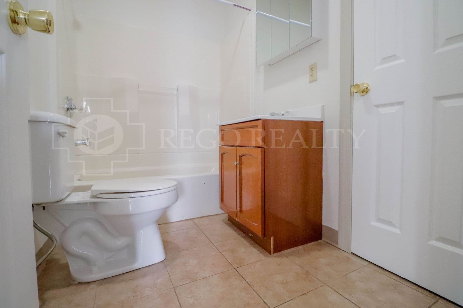 Hartford Apartment: 49 Elliott St