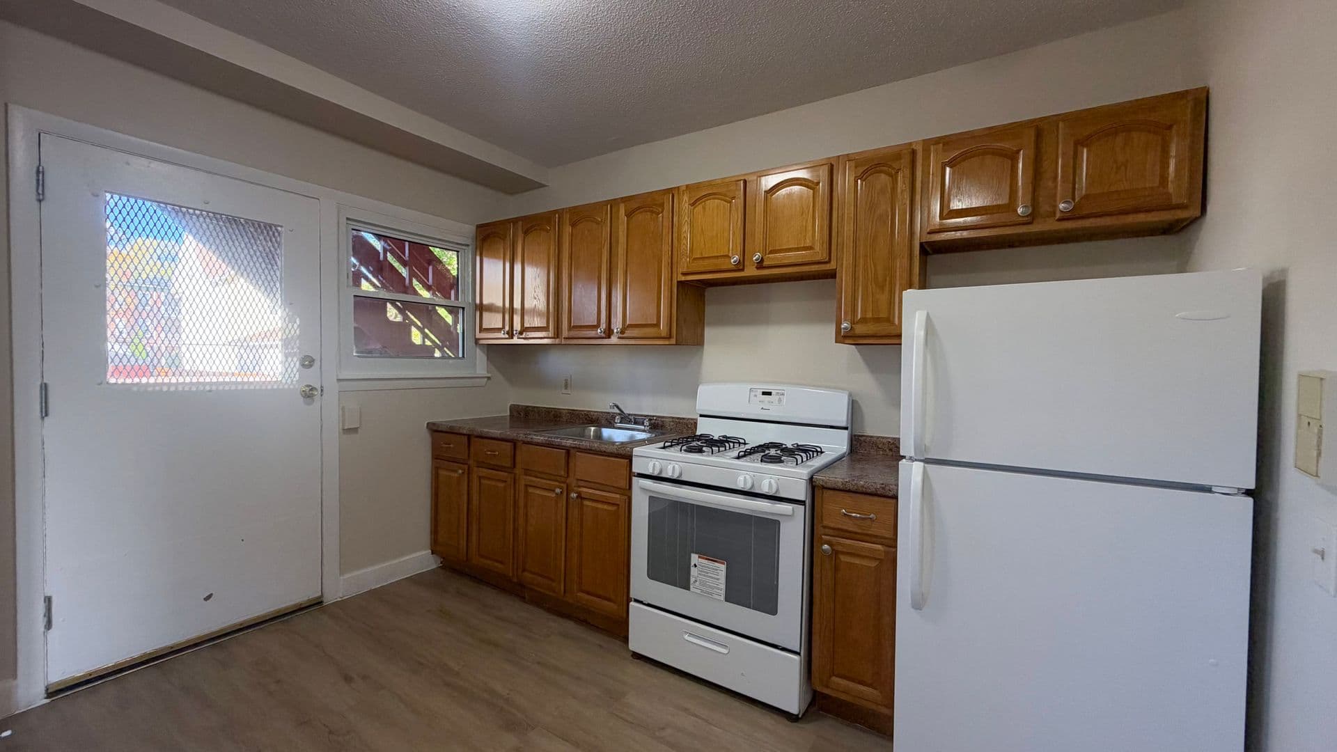 Hartford Apartment: 37-39 Dorothy St