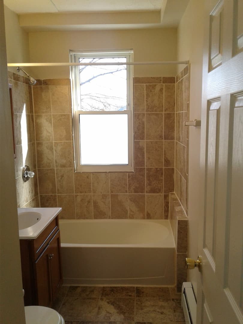 Hartford Apartment: 31-33 Dorothy St
